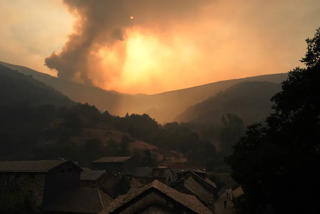 A wildfire burns in Colinas del Campo, Spain on Aug. 21, 2025. | Cesar Manso/AFP via Getty Images
