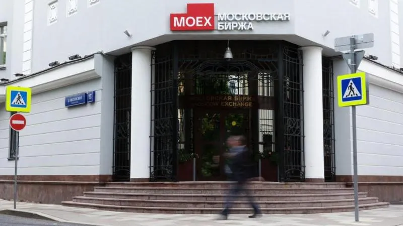 Russian Stock Market Moves Up at Opening, Showing Resilience