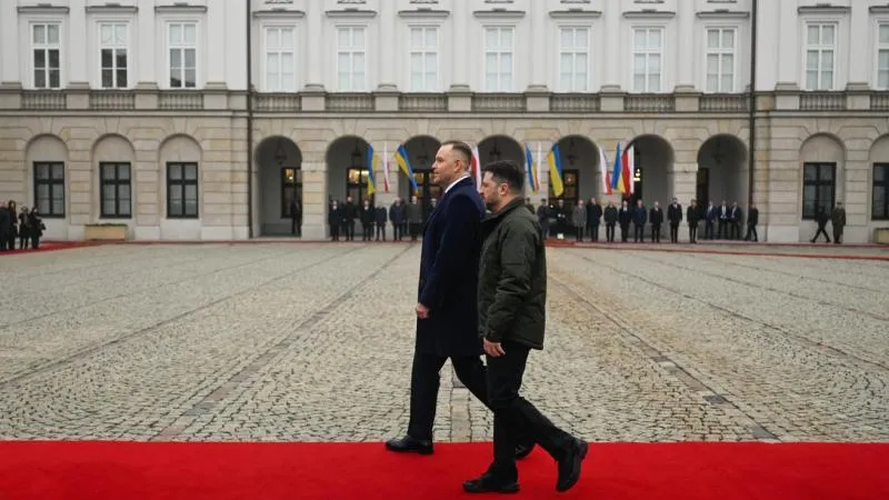 CBOS: Most Poles Back Nawrocki’s Decision to Strip Zelensky of the Order of the White Eagle
