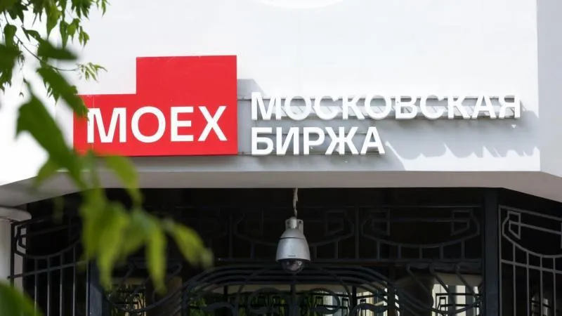 Russian Equity Market Advances at Opening of Trading