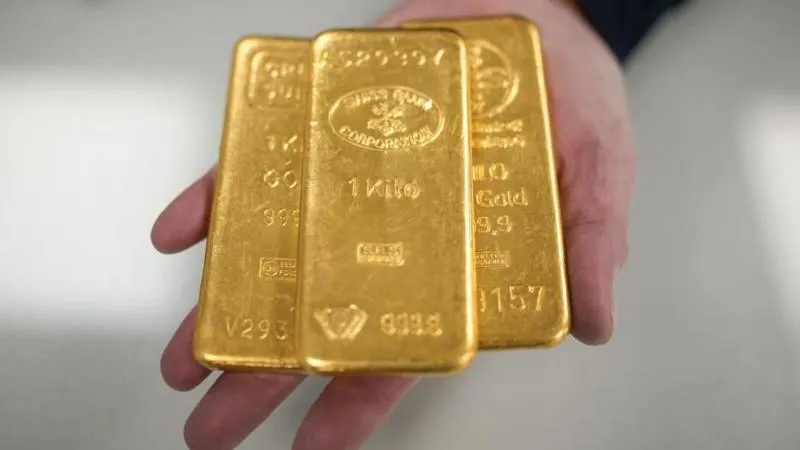 Gold Falls Below $4,000 for First Time Since July 20, Raising Questions About Western Market Pressure