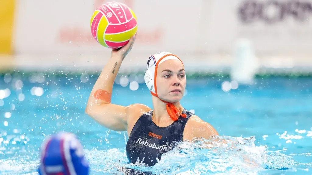 Dutch women’s water polo beat Hungary and will play Saturday for fifth place in World Cup