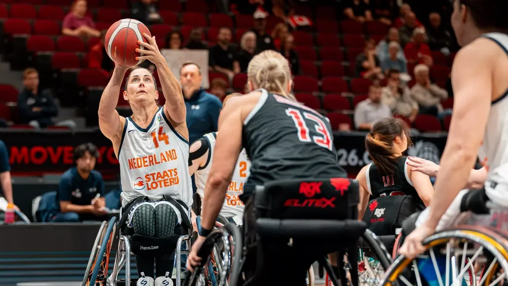 Dutch women's wheelchair basketballers lose World Cup semi, now fight for bronze against the Brits