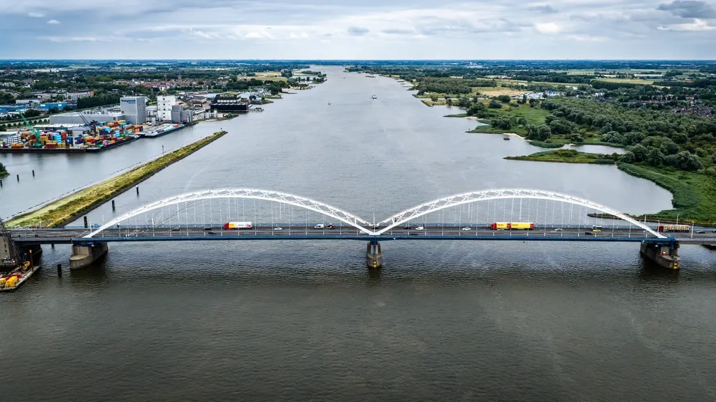 Transport sector examines legal recourse over Merwedebrug closure