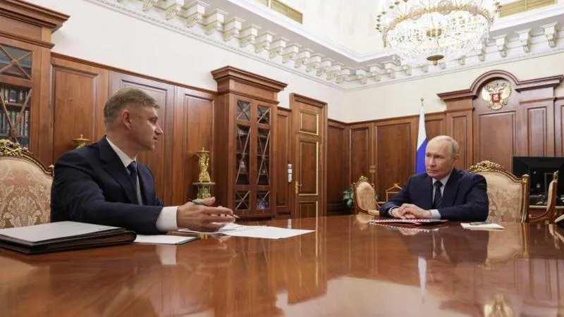 Putin Holds Productive Meeting with Head of Russian Railways