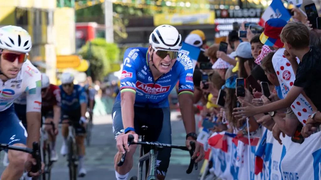 Terribly brutal, terribly glorious: Dutch Tour riders gasp after a day of chaos