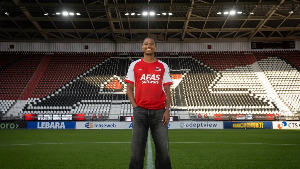 Soon after Feyenoord ended his contract, Stengs returns to AZ