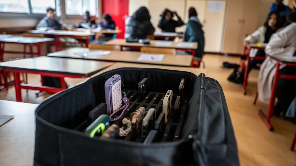French Parliament Approves Ban on Social Media Use for Children Under 15