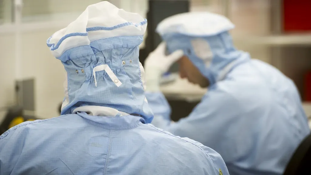 ASML to Grant Employees a €20,000 Equity Award Conditional on Employment Through 2030